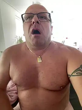 coupleLatinaLovers online show from June 2026 11:00:01 AM