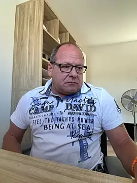 coupleLatinaLovers online show from July 2026 06:49:01 AM