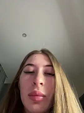 Snapshot of your_girl_next_door chatting on January 2025 12:29:01 PM your girl next door online show from January 2025 12:29:01 PM