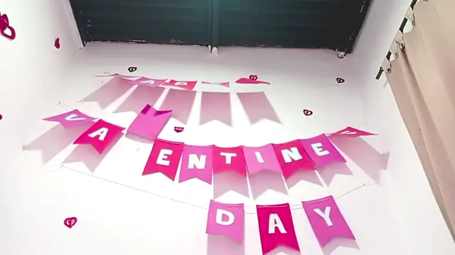 Snapshot of PetiteIvoryQueen19 chatting on February 2025 08:24:02 AM PetiteIvoryQueen19 online show from February 2025 08:24:02 AM