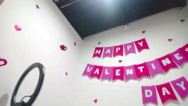 Snapshot of PetiteIvoryQueen19 chatting on March 2025 10:24:02 AM PetiteIvoryQueen19 online show from March 2025 10:24:02 AM