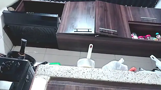 Snapshot of PetiteIvoryQueen19 chatting on March 2025 06:52:02 AM PetiteIvoryQueen19 online show from March 2025 06:52:02 AM