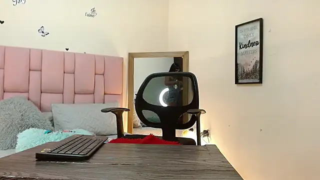 isabela ferrer  online show from September 2025 01:33:02 PM