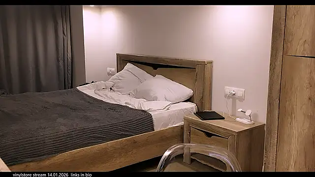 vinylstore online show from January 2026 03:50:01 PM