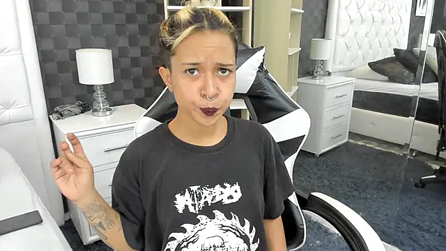 Snapshot of rave_connor chatting on January 2025 07:13:02 PM rave connor online show from January 2025 07:13:02 PM