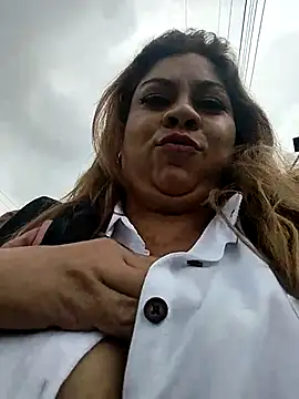 Laura-Hernandez online show from February 2025 07:03:01 PM