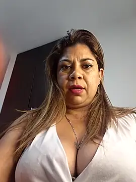 Laura-Hernandez online show from May 2026 09:10:02 PM