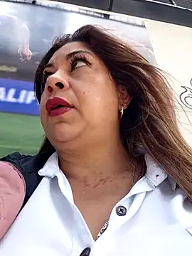 Laura-Hernandez online show from May 2026 03:38:01 PM