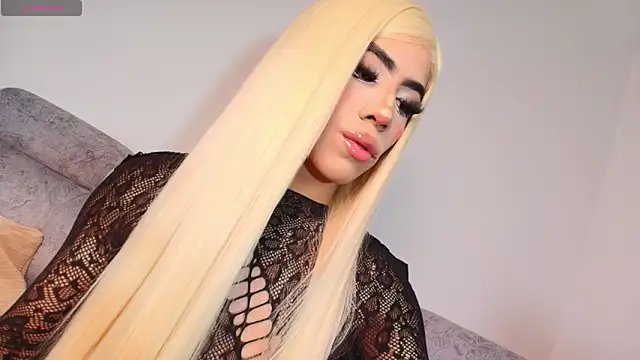 Kenia Fox online show from October 2025 01:23:04 PM