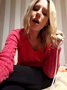 YourJuliena online show from December 2024 02:58:02 PM