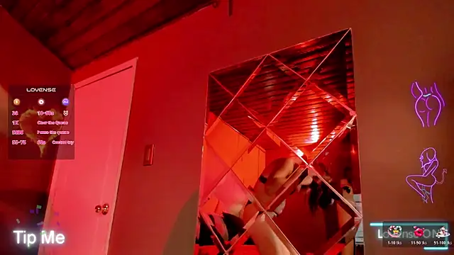 Snapshot of Alliemilky chatting on October 2025 04:38:01 AM Alliemilky online show from October 2025 04:38:01 AM