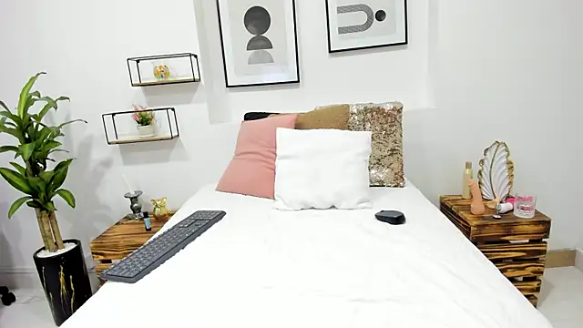 Snapshot of afrodita_martinez chatting on January 2025 07:43:01 AM afrodita martinez online show from January 2025 07:43:01 AM