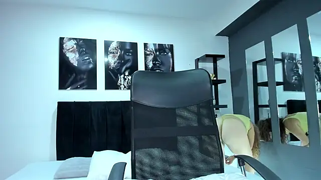 Mia fooxx  online show from November 2025 07:35:02 PM