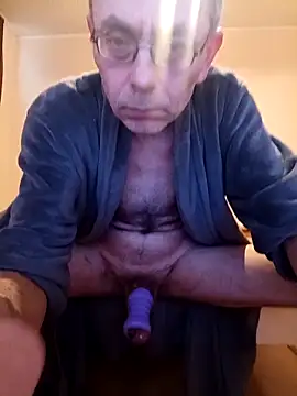 BesterJunge45 online show from April 2026 11:42:01 AM