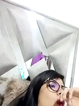 Snapshot of evelingjoyy chatting on December 2025 09:44:01 PM evelingjoyy online show from December 2025 09:44:01 PM