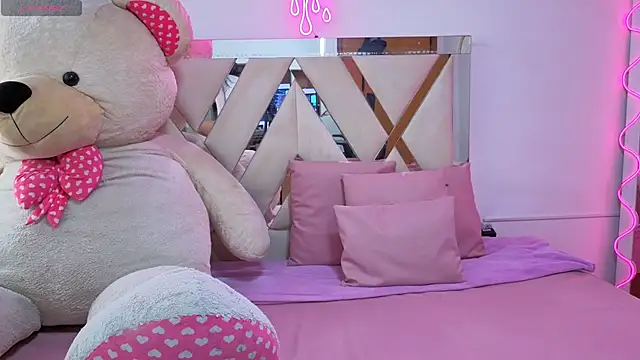 Moonshine tay online show from September 2025 07:13:01 PM