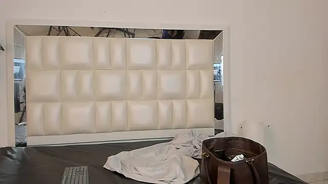 Snapshot of Alhana_pulido chatting on December 2024 07:44:01 PM Alhana pulido online show from December 2024 07:44:01 PM