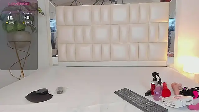 Snapshot of Alhana_pulido chatting on December 2024 10:52:01 PM Alhana pulido online show from December 2024 10:52:01 PM