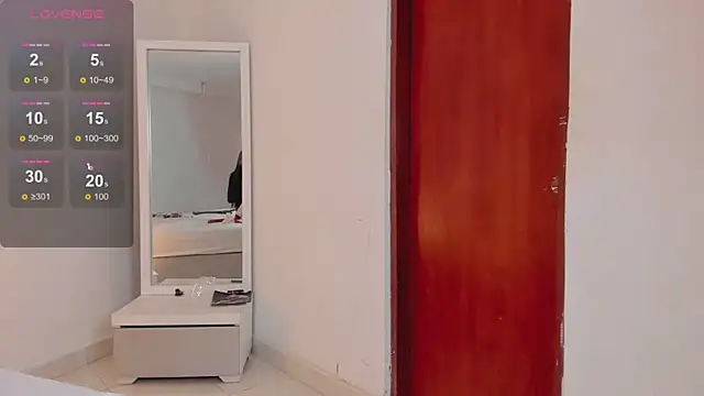 Snapshot of Alhana_pulido chatting on December 2024 01:54:01 AM Alhana pulido online show from December 2024 01:54:01 AM