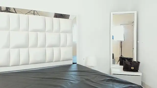 Snapshot of Alhana_pulido chatting on February 2025 06:21:01 PM Alhana pulido online show from February 2025 06:21:01 PM