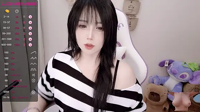 Snapshot of Vaness-a chatting on January 2025 12:15:01 AM Vaness-a online show from January 2025 12:15:01 AM