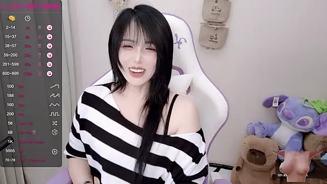 Snapshot of Vaness-a chatting on January 2025 05:09:01 PM Vaness-a online show from January 2025 05:09:01 PM