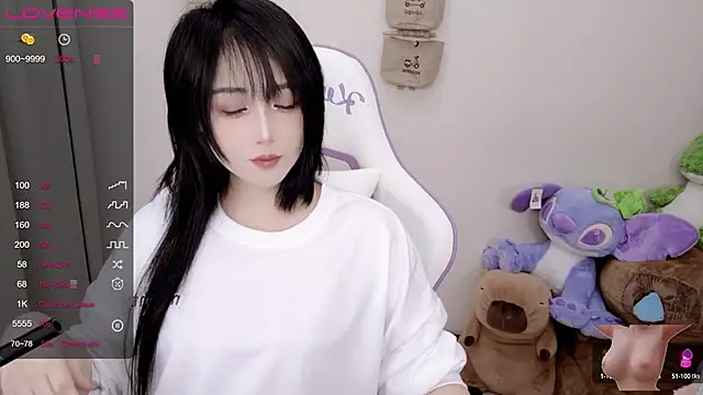 Snapshot of Vaness-a chatting on February 2025 01:52:01 PM Vaness-a online show from February 2025 01:52:01 PM