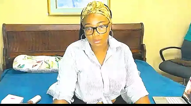 Snapshot of veronica1xxx chatting on March 2025 06:29:01 PM veronica1xxx online show from March 2025 06:29:01 PM