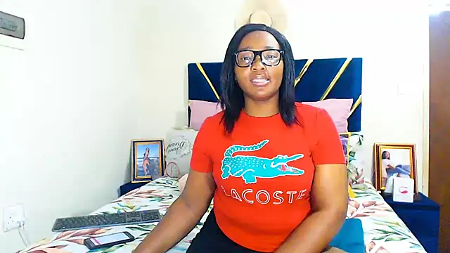 Snapshot of veronica1xxx chatting on October 2025 07:23:02 PM veronica1xxx online show from October 2025 07:23:02 PM