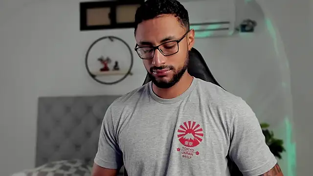 Snapshot of LiamGarcia1 chatting on December 2024 12:31:01 PM LiamGarcia1 online show from December 2024 12:31:01 PM