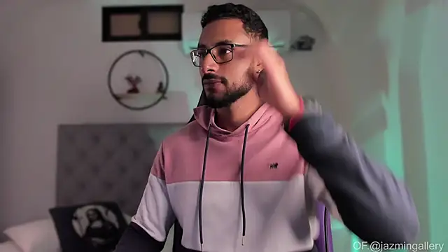 Snapshot of LiamGarcia1 chatting on January 2025 05:09:01 AM LiamGarcia1 online show from January 2025 05:09:01 AM