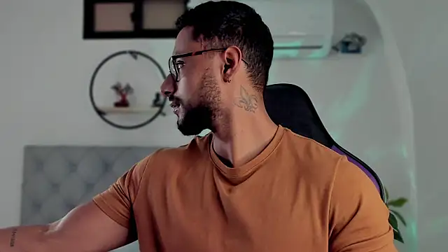 Snapshot of LiamGarcia1 chatting on January 2025 12:24:01 PM LiamGarcia1 online show from January 2025 12:24:01 PM