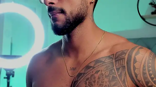 Snapshot of LiamGarcia1 chatting on January 2025 03:29:02 PM LiamGarcia1 online show from January 2025 03:29:02 PM