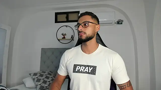 Snapshot of LiamGarcia1 chatting on January 2025 12:37:01 PM LiamGarcia1 online show from January 2025 12:37:01 PM