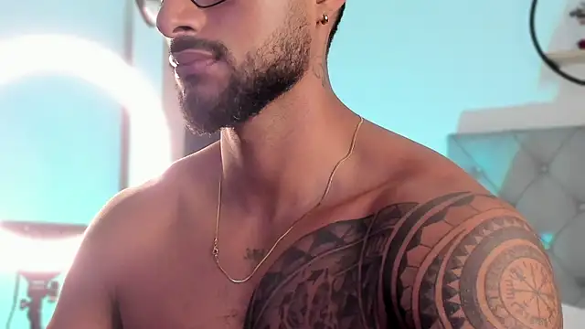 Snapshot of LiamGarcia1 chatting on January 2025 03:48:01 PM LiamGarcia1 online show from January 2025 03:48:01 PM