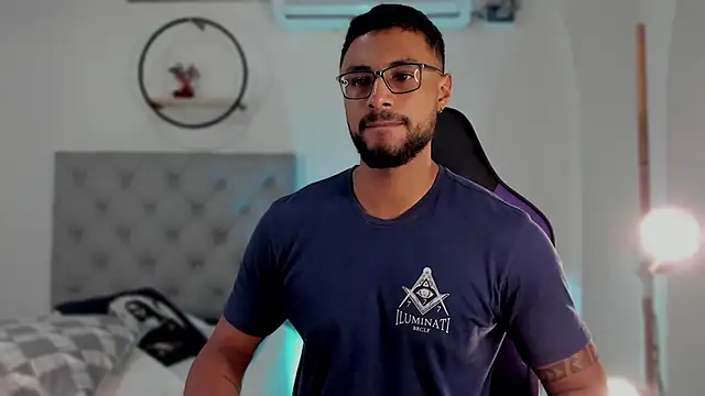 Snapshot of LiamGarcia1 chatting on January 2025 07:49:02 AM LiamGarcia1 online show from January 2025 07:49:02 AM