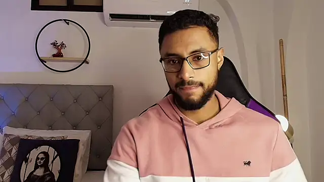 Snapshot of LiamGarcia1 chatting on January 2025 10:45:01 AM LiamGarcia1 online show from January 2025 10:45:01 AM