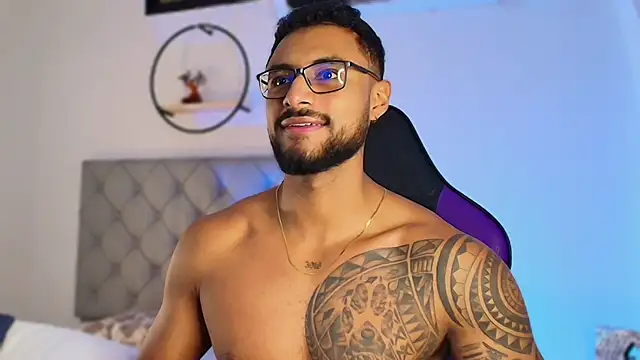 Snapshot of LiamGarcia1 chatting on January 2025 01:48:01 PM LiamGarcia1 online show from January 2025 01:48:01 PM