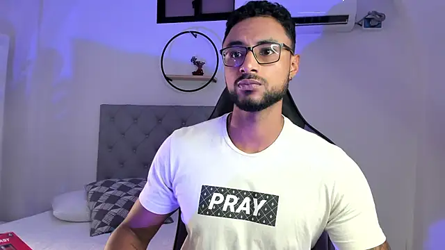 Snapshot of LiamGarcia1 chatting on February 2025 12:47:02 PM LiamGarcia1 online show from February 2025 12:47:02 PM