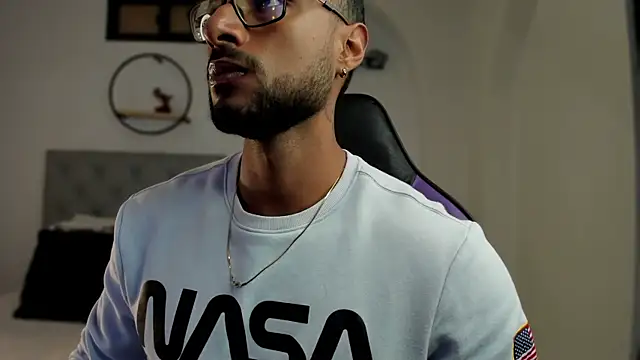 Snapshot of LiamGarcia1 chatting on February 2025 12:25:02 PM LiamGarcia1 online show from February 2025 12:25:02 PM