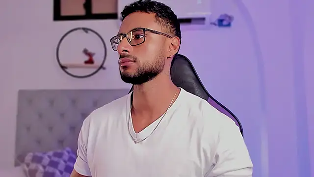 Snapshot of LiamGarcia1 chatting on February 2025 12:33:01 PM LiamGarcia1 online show from February 2025 12:33:01 PM