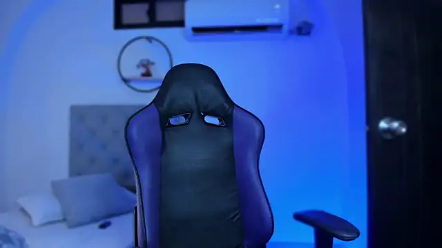 Snapshot of LiamGarcia1 chatting on February 2025 01:33:02 PM LiamGarcia1 online show from February 2025 01:33:02 PM