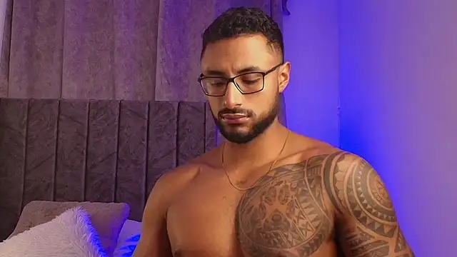 Snapshot of LiamGarcia1 chatting on February 2025 04:01:01 AM LiamGarcia1 online show from February 2025 04:01:01 AM