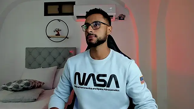 Snapshot of LiamGarcia1 chatting on February 2025 12:43:02 PM LiamGarcia1 online show from February 2025 12:43:02 PM