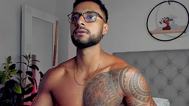 Snapshot of LiamGarcia1 chatting on February 2025 03:46:01 PM LiamGarcia1 online show from February 2025 03:46:01 PM