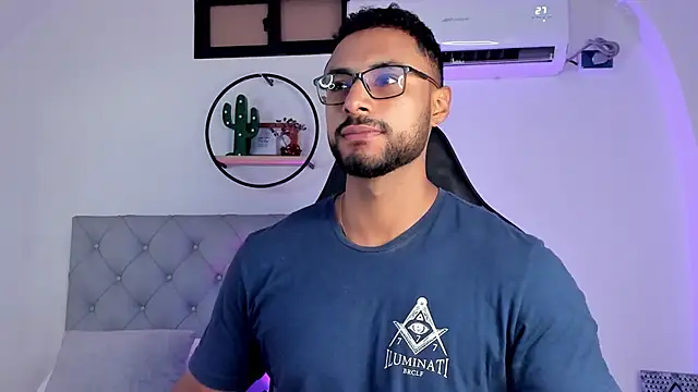 Snapshot of LiamGarcia1 chatting on February 2025 01:28:01 PM LiamGarcia1 online show from February 2025 01:28:01 PM