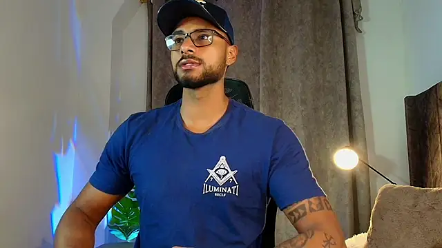 Snapshot of LiamGarcia1 chatting on February 2025 12:10:01 AM LiamGarcia1 online show from February 2025 12:10:01 AM