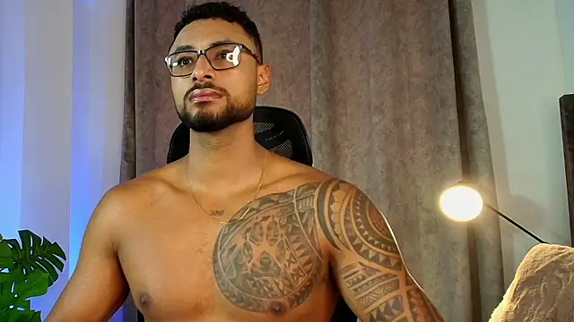 Snapshot of LiamGarcia1 chatting on March 2025 02:10:02 PM LiamGarcia1 online show from March 2025 02:10:02 PM