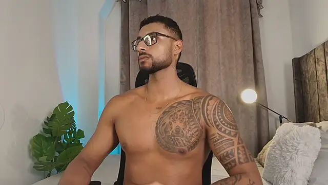 Snapshot of LiamGarcia1 chatting on March 2025 02:18:01 PM LiamGarcia1 online show from March 2025 02:18:01 PM