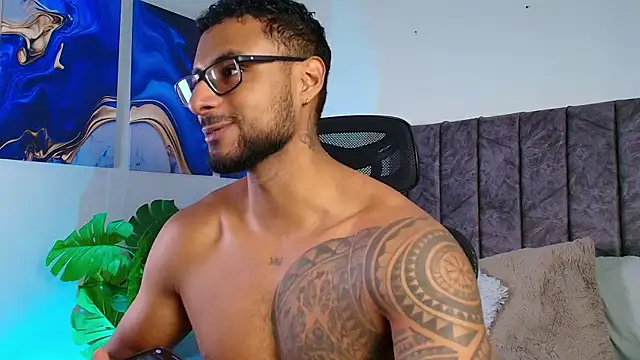 Snapshot of LiamGarcia1 chatting on September 2025 01:13:01 PM LiamGarcia1 online show from September 2025 01:13:01 PM